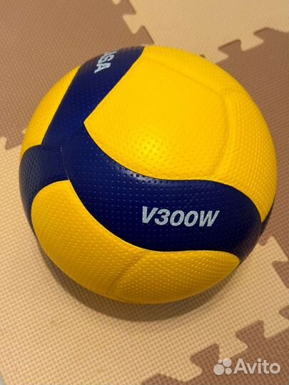 Волейбольный мяч mikasa v300w