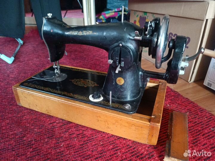 Швейная машина Подольск ручная
