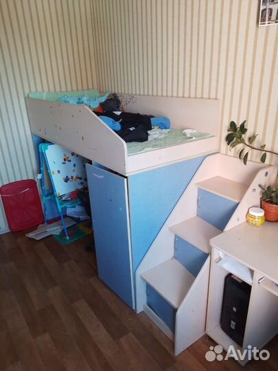 Детская кровать чердак бу, со шкафом