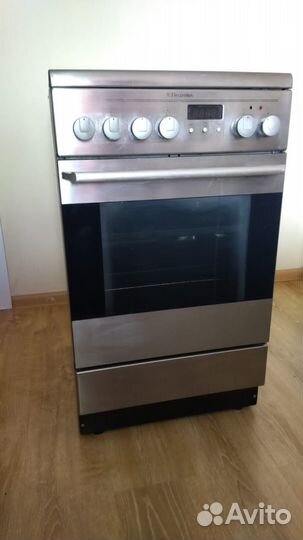 Электрическая плита с духовкой Electrolux