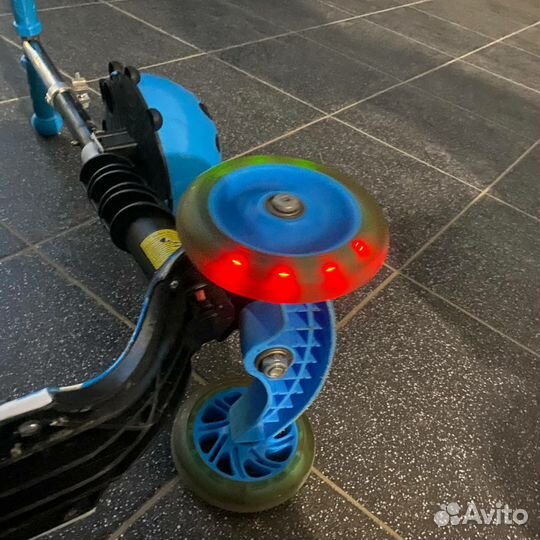 Детский трёхколёсный самокат