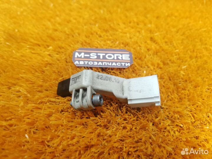 Датчик положения коленвала Volkswagen Golf 5K/MK6