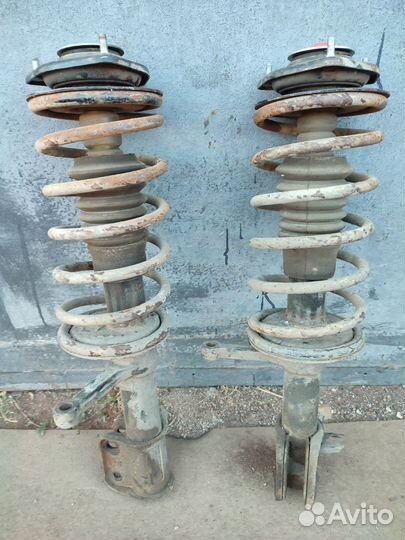 Стойка амортизатора с опорным