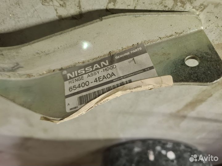 Петля капота правая Nissan Qashqai J11