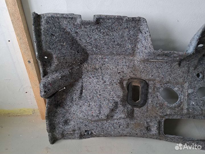 Шумоизоляция моторного отсека Nissan Tiida