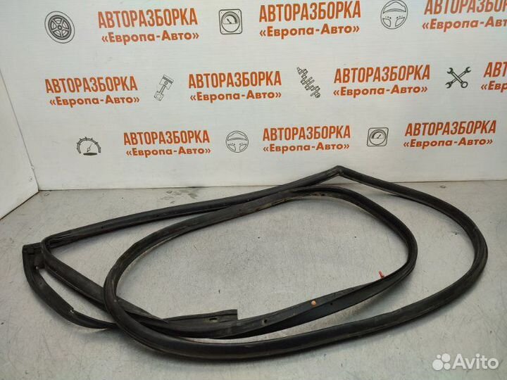 Уплотнитель задний правый Hyundai Elantra Hd седан