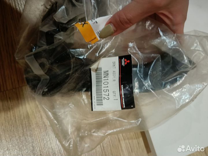 Подушка двигателя lancer 10