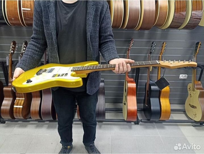 Mooer gtrs S800 Gold - Электрогитара со встроенным