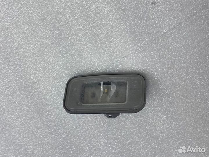 Плафон освещения номерного знака задний Toyota