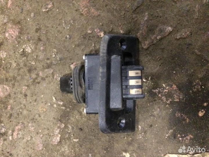 Концевой выключатель Volkswagen Transporter T5 20