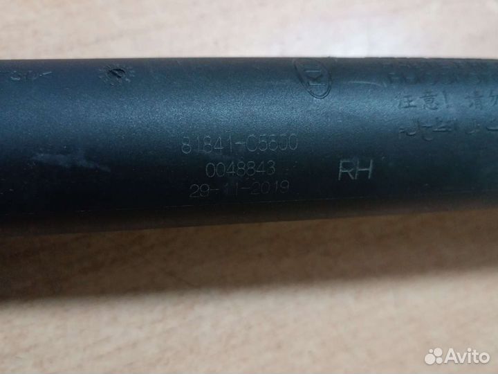 Пневмоупор крышки Киа Соренто Прайм um