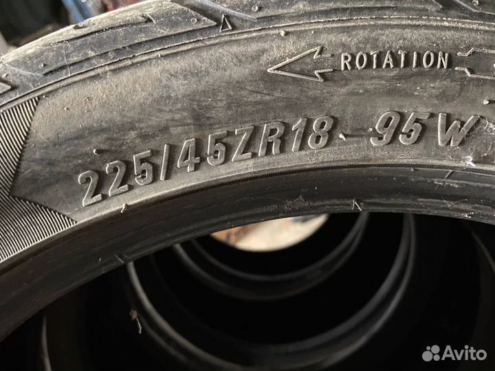 Maxxis 225 45 18