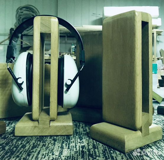 Подставка для наушников из бука