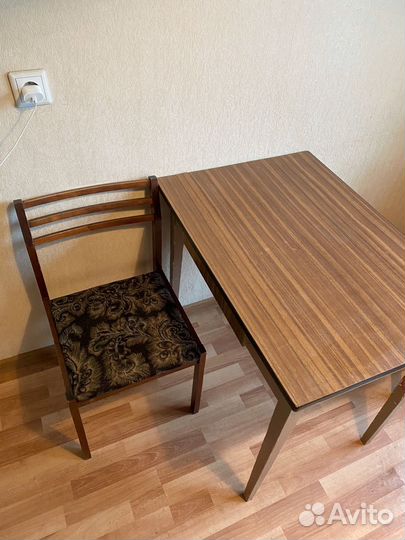 Кухонный стол и стулья бу