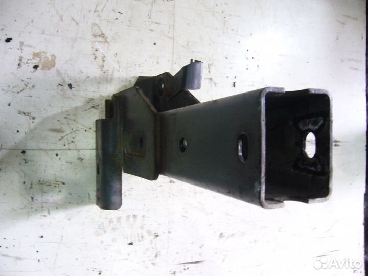 Кронштейн переднего бампера правый actros MP2