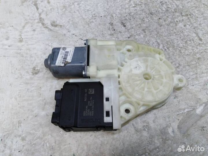 Моторчик заднего левого стеклоподъемника