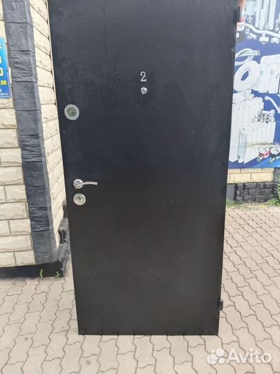 Дверь входная металлическая Б/у
