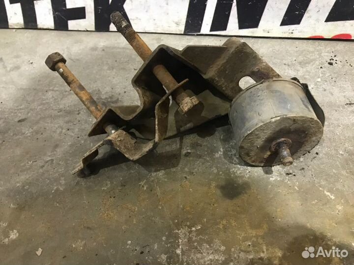 Подушка двигателя передняя правая Chevrolet Niva