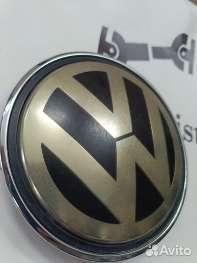 Эмблема передняя Vw Passat CC 3.6 2008