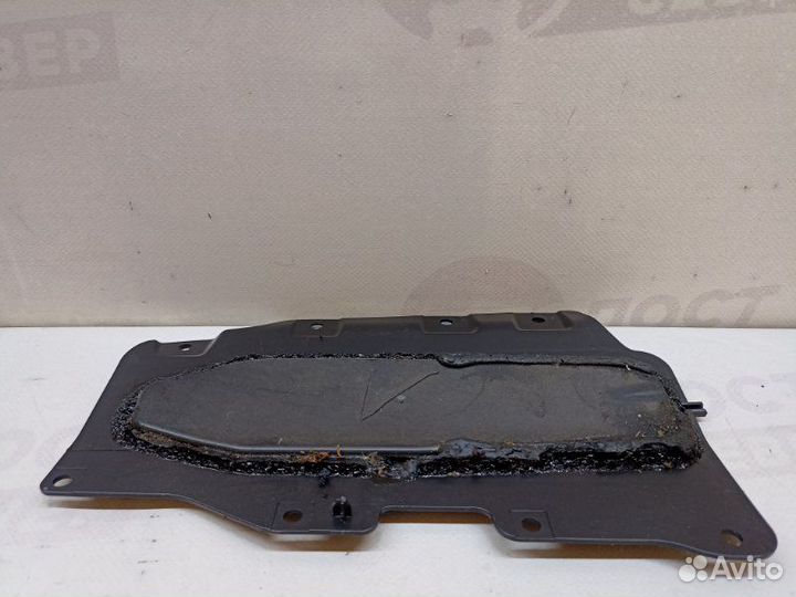 Накладка (кузов внутри) левая Volkswagen Touareg