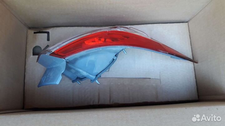 Продам оригинальные задние фары toyota corollа