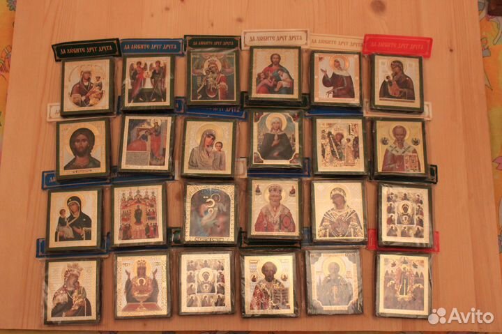 Иконы на дереве новые разные