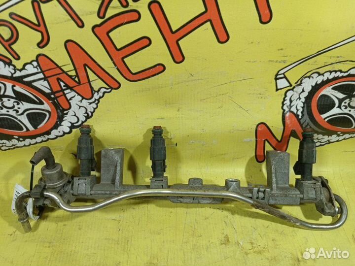 Топливная рампа с форсунками Ford Focus 1 I седан