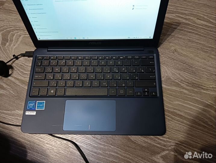 Нетбук Asus R209H