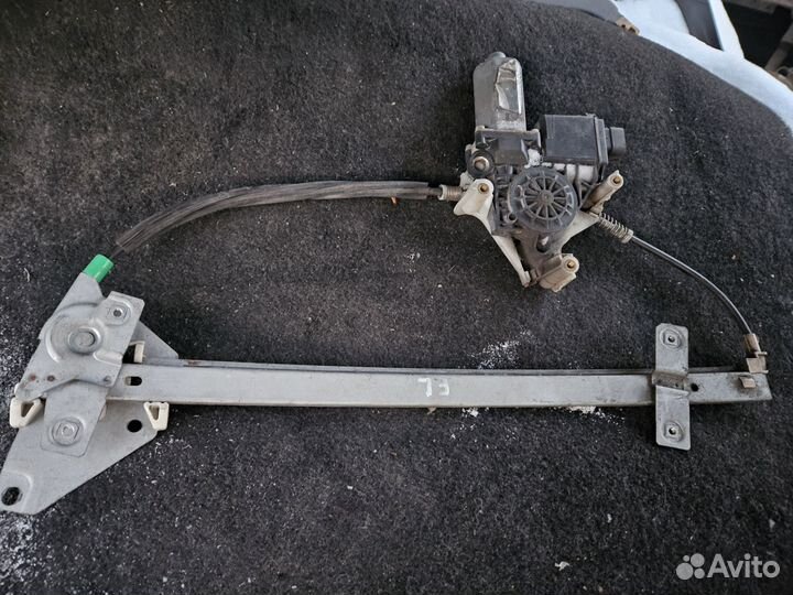 Стеклоподьемник передний Mitsubishi Carisma DA1A