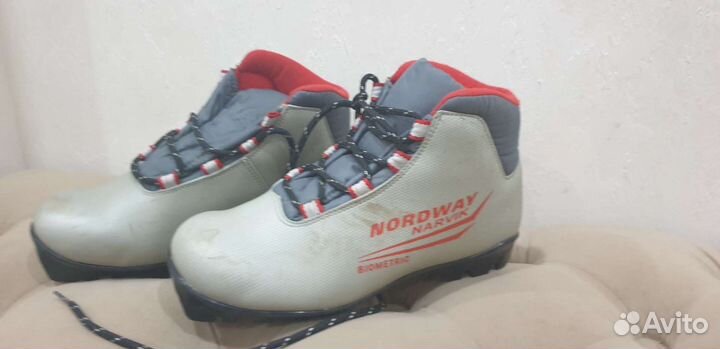 Лыжные ботинки (р.38)