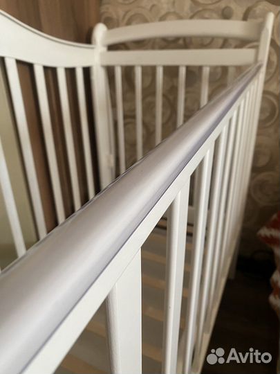 Детская кроватка с универсальным маятником