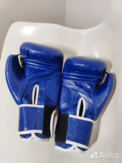 Боксерские перчатки 10 oz