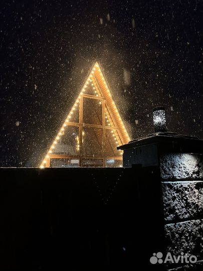 Дом баня с бассейном зимой на улице