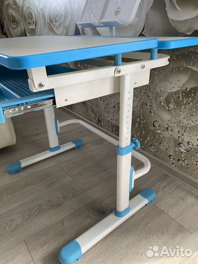 Детский письменный стол