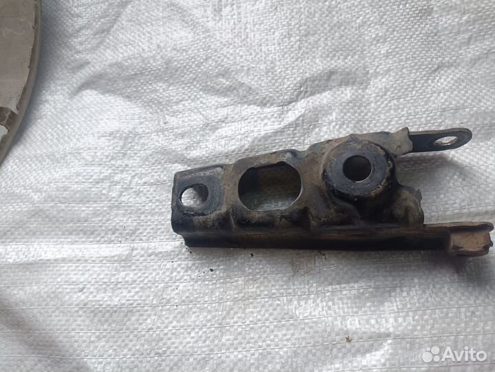 Кронштейн МКПП Renault Logan 2