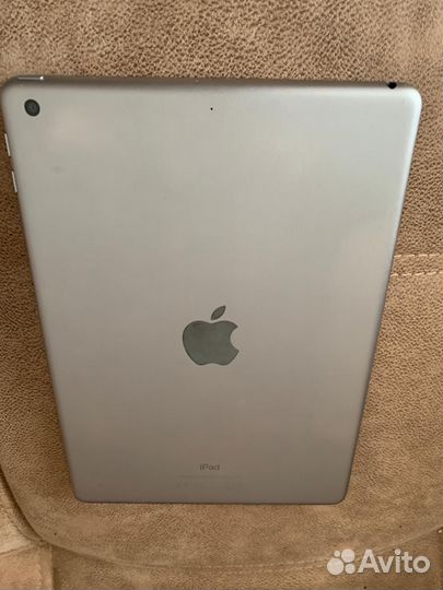 iPad 5 2017 32gb/wifi Полностью рабочий/Разбит