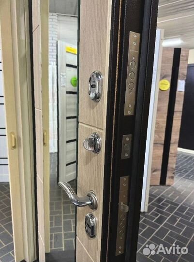 Дверь металлическая для дома