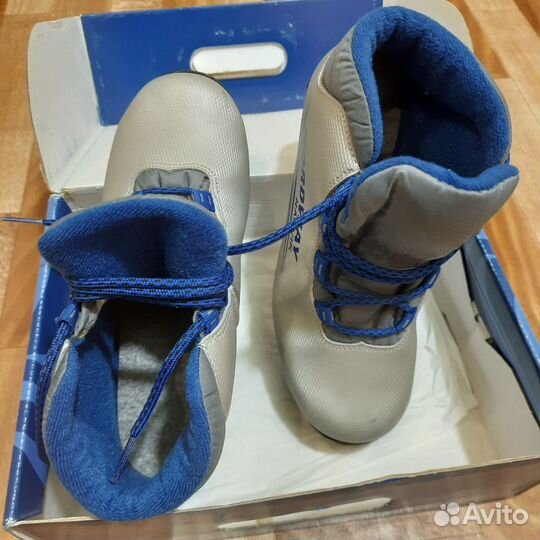 Лыжи беговые детские 160 с ботинками 38размер