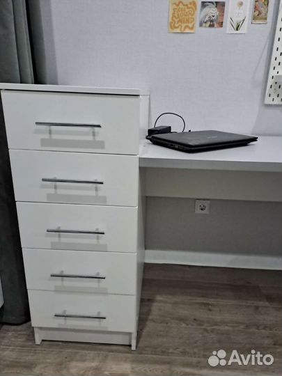 Угловой письменный стол