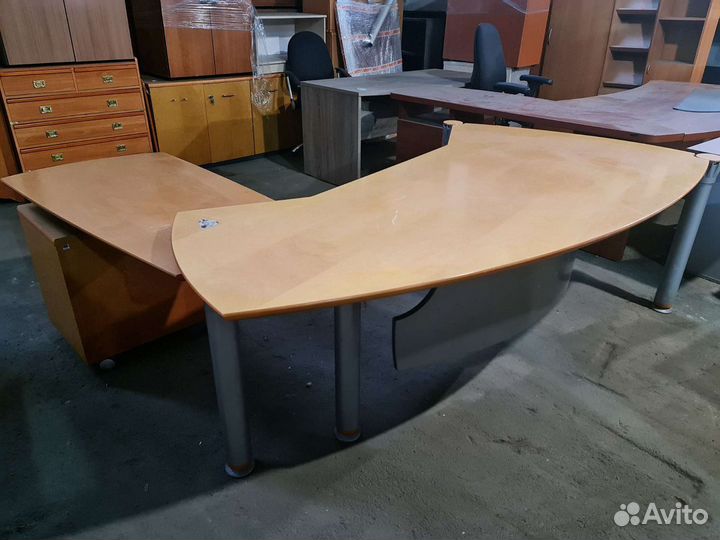 Стол директора