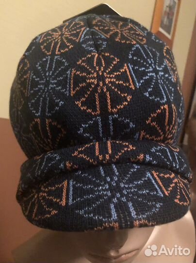 Шапка с козырьком