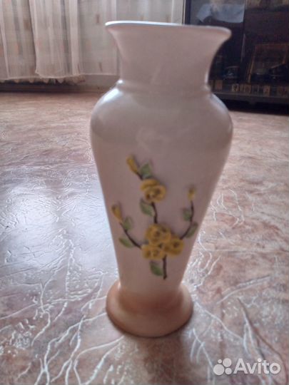 Вазы,подсвечник 3 рожковый,ваза с лепниной