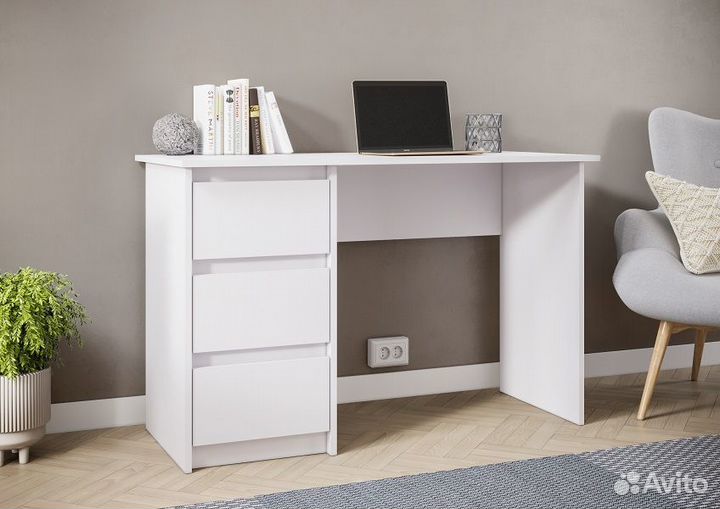 Письменный стол с ящиками