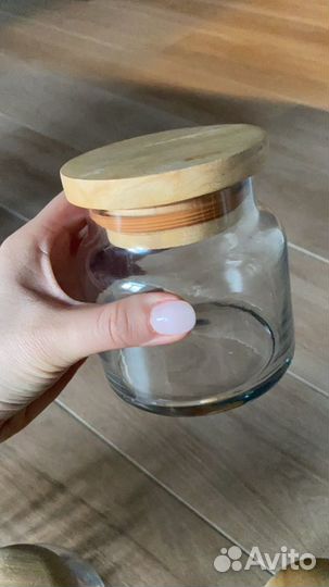 Банки с деревянными крышками