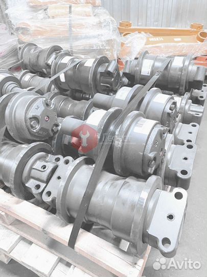 Каток поддерживающий Komatsu PC340NLC-7 KM3538