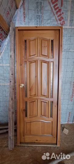 Дверь входная деревянная с коробкой
