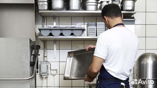 Кухонный рабочий с проживанием