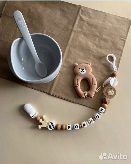 Именные держатели для пустышек и грызунки