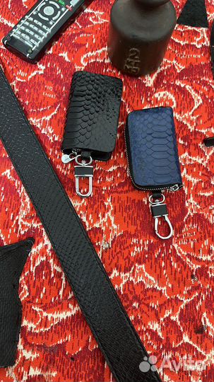 Кепки, Ремни, Кошельки, Чехлы из Кожи Питона