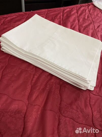 Постелье белье белое и наперники белые